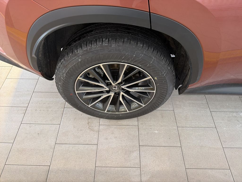 Thumbnail: 2025 Lexus ES - 7