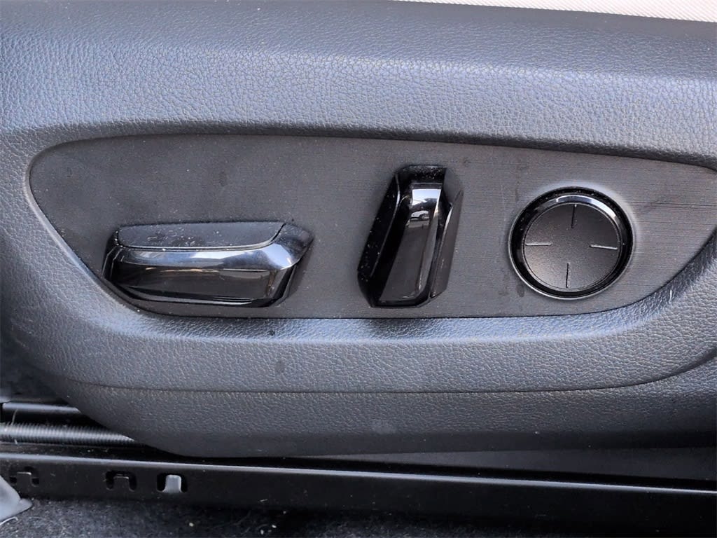 Thumbnail: 2025 Lexus ES - 28