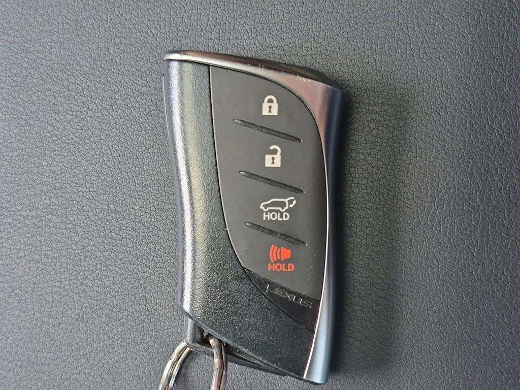 Thumbnail: 2025 Lexus ES - 18