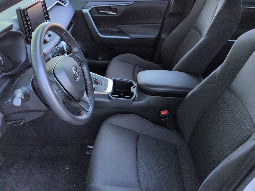 Thumbnail: 2022 Toyota RAV4 - 10