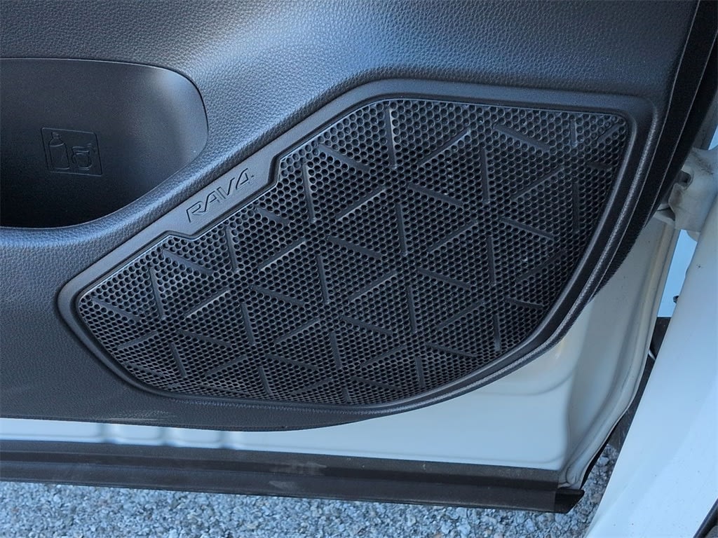 Thumbnail: 2022 Toyota RAV4 - 37