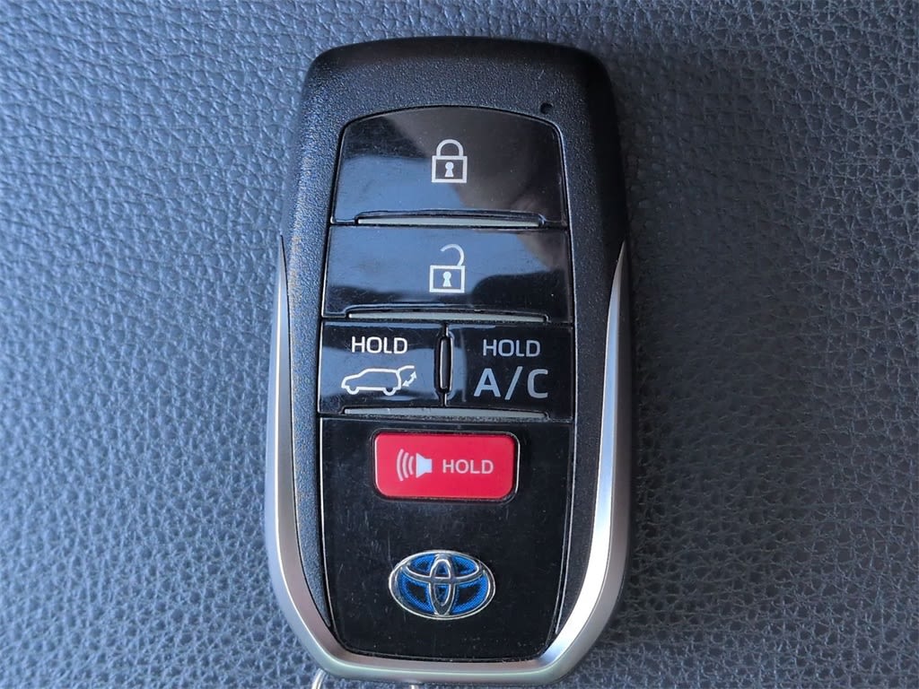 Thumbnail: 2022 Toyota RAV4 - 18