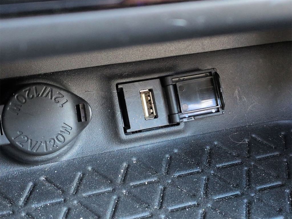 Thumbnail: 2022 Toyota RAV4 - 38