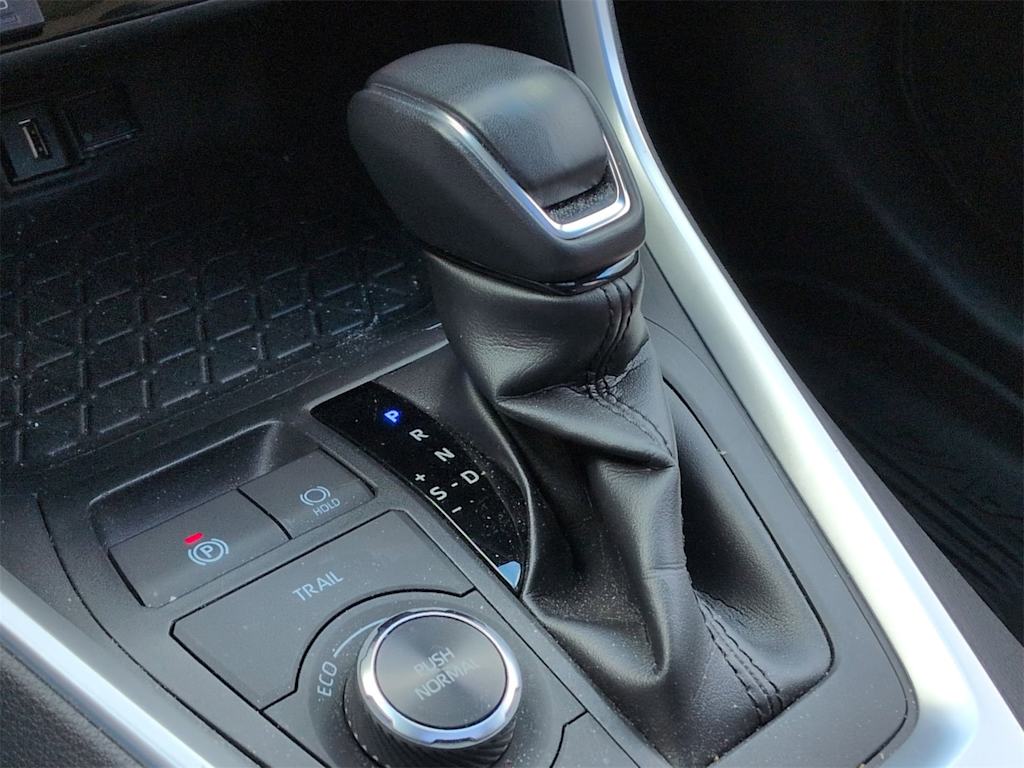 Thumbnail: 2022 Toyota RAV4 - 16