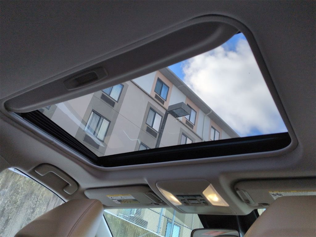 Thumbnail: 2022 Toyota RAV4 - 31