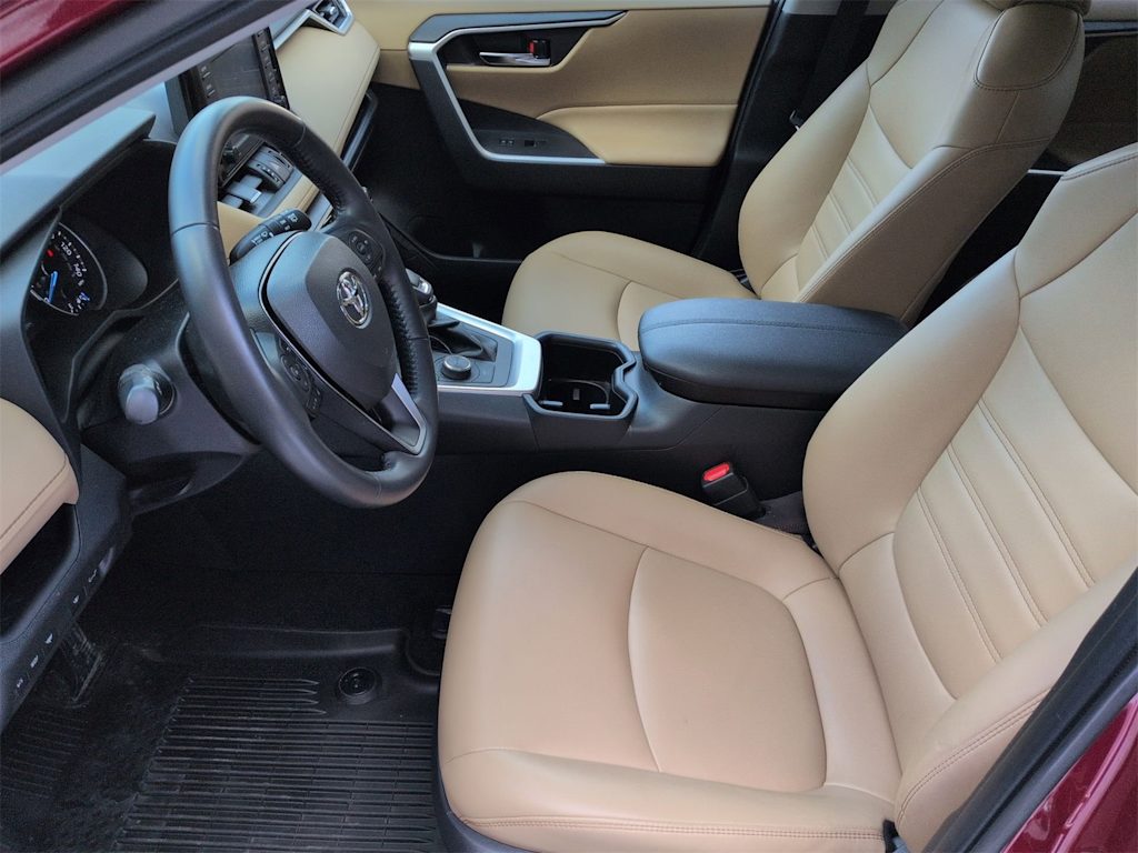 Thumbnail: 2022 Toyota RAV4 - 10