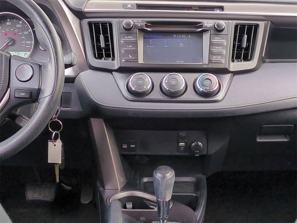 Thumbnail: 2016 Toyota RAV4 - 13