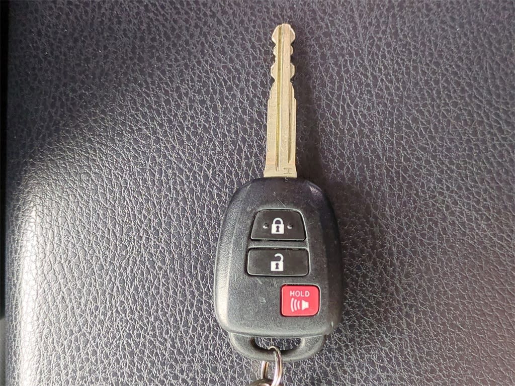 Thumbnail: 2016 Toyota RAV4 - 18