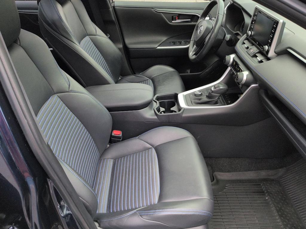 Thumbnail: 2021 Toyota RAV4 - 32