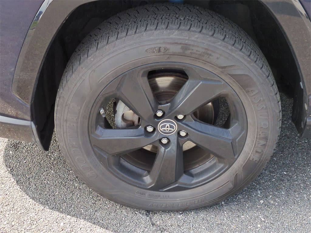 Thumbnail: 2019 Toyota RAV4 - 8