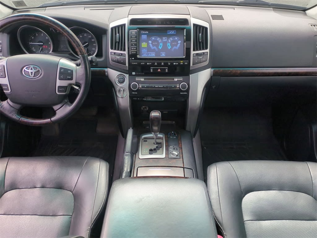 2015 Toyota Land Cruiser  9