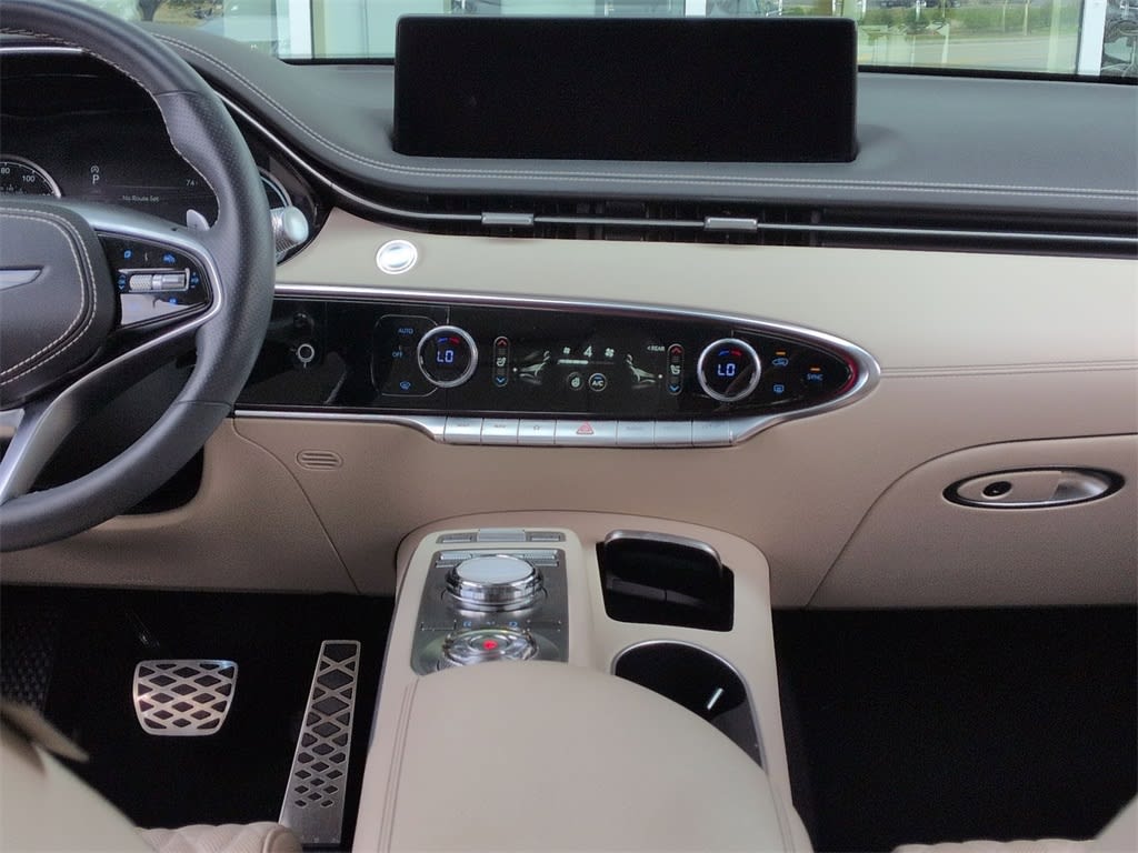 Thumbnail: 2022 Genesis GV70 - 14