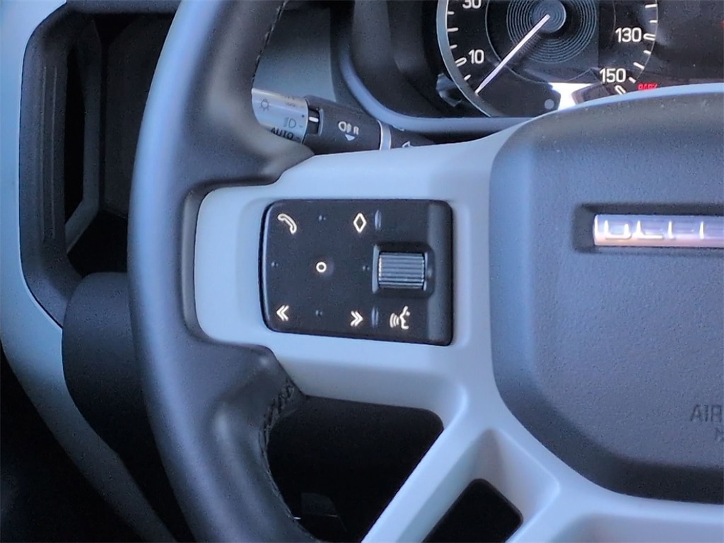 Thumbnail: 2020 Land Rover Defender - 31