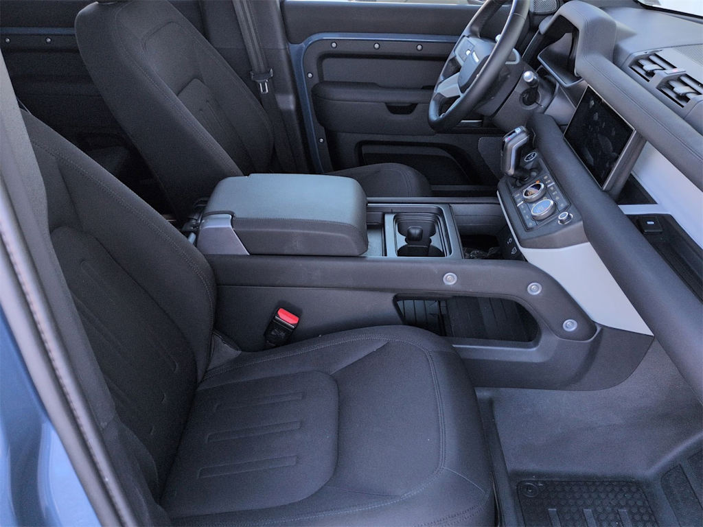 Thumbnail: 2020 Land Rover Defender - 31