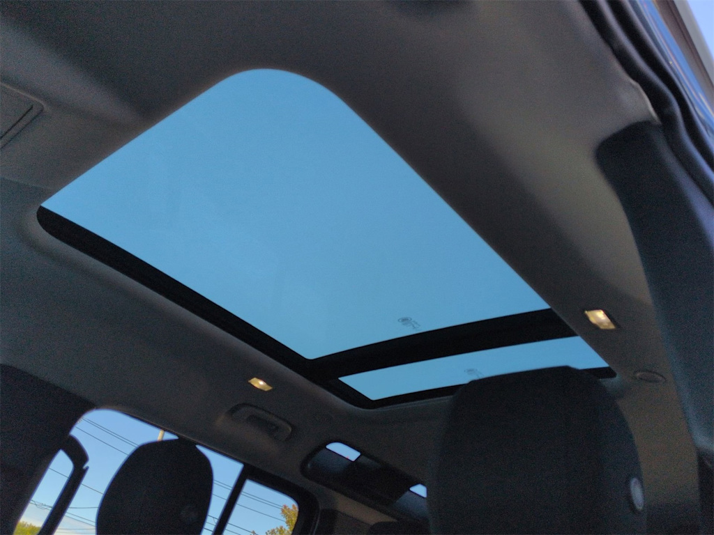 Thumbnail: 2020 Land Rover Defender - 28