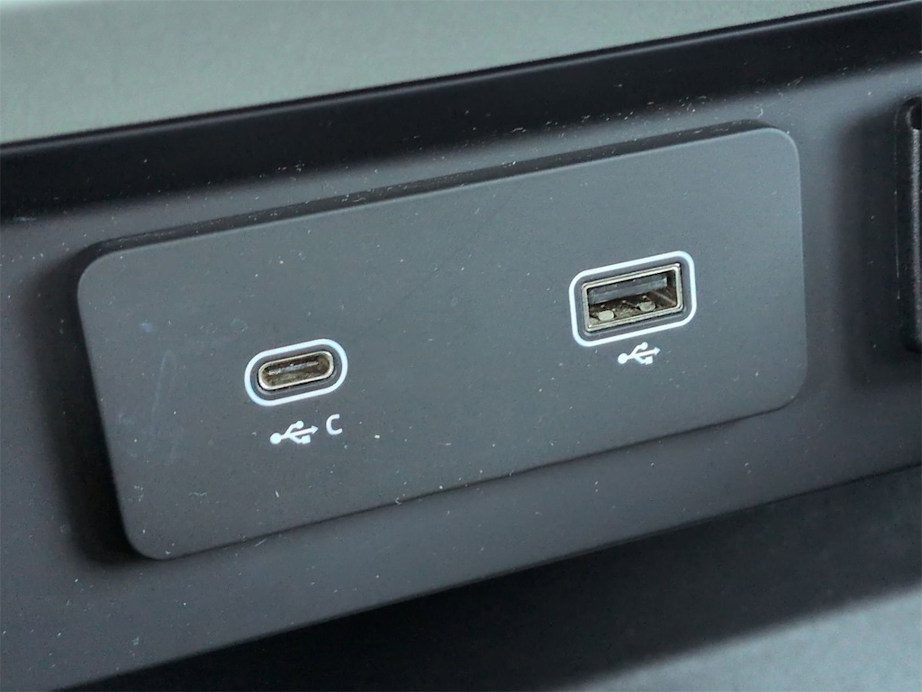 Thumbnail: 2020 Land Rover Defender - 37