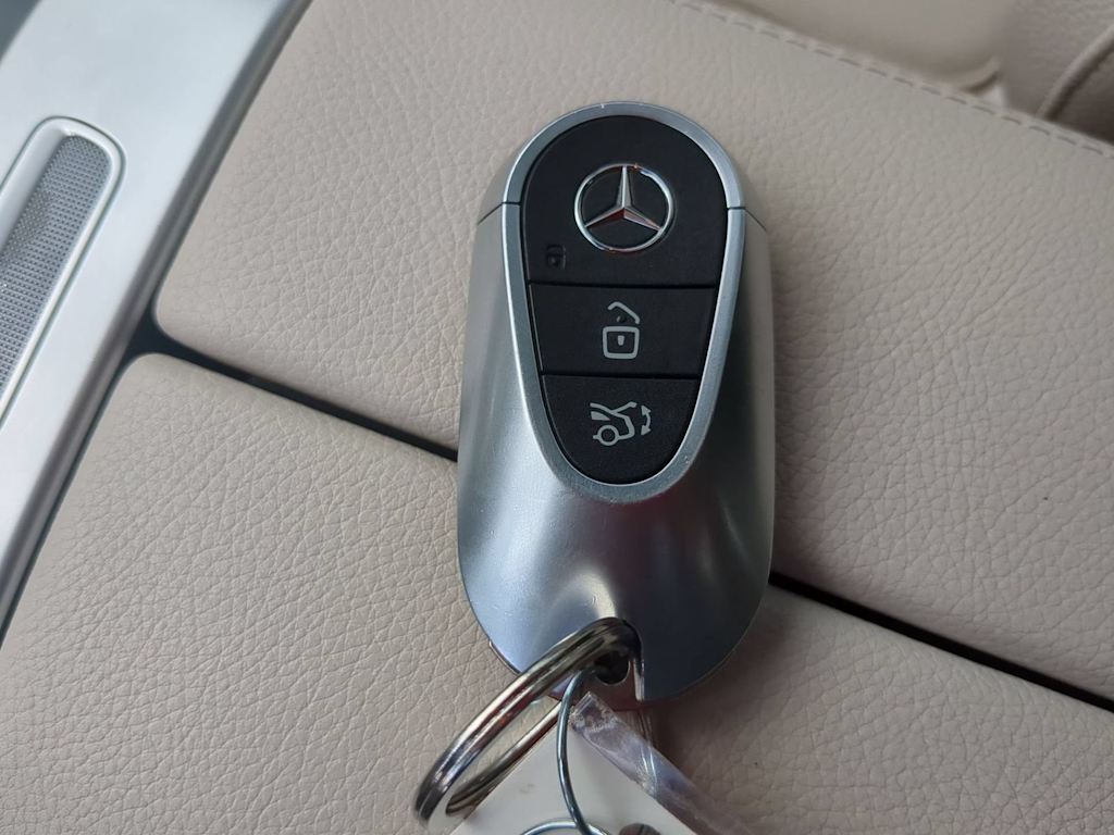 Thumbnail: 2023 Mercedes-Benz C-Class - 17