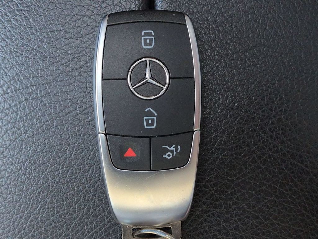 Thumbnail: 2023 Mercedes-Benz GLC - 18