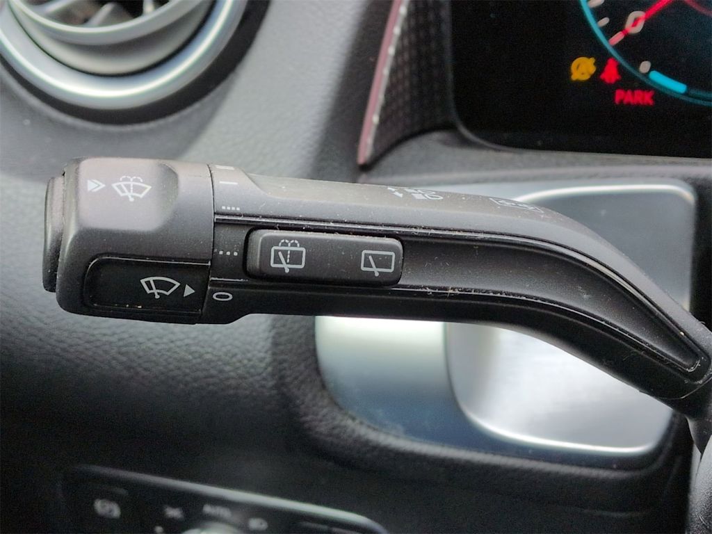 Thumbnail: 2022 Mercedes-Benz GLB - 34