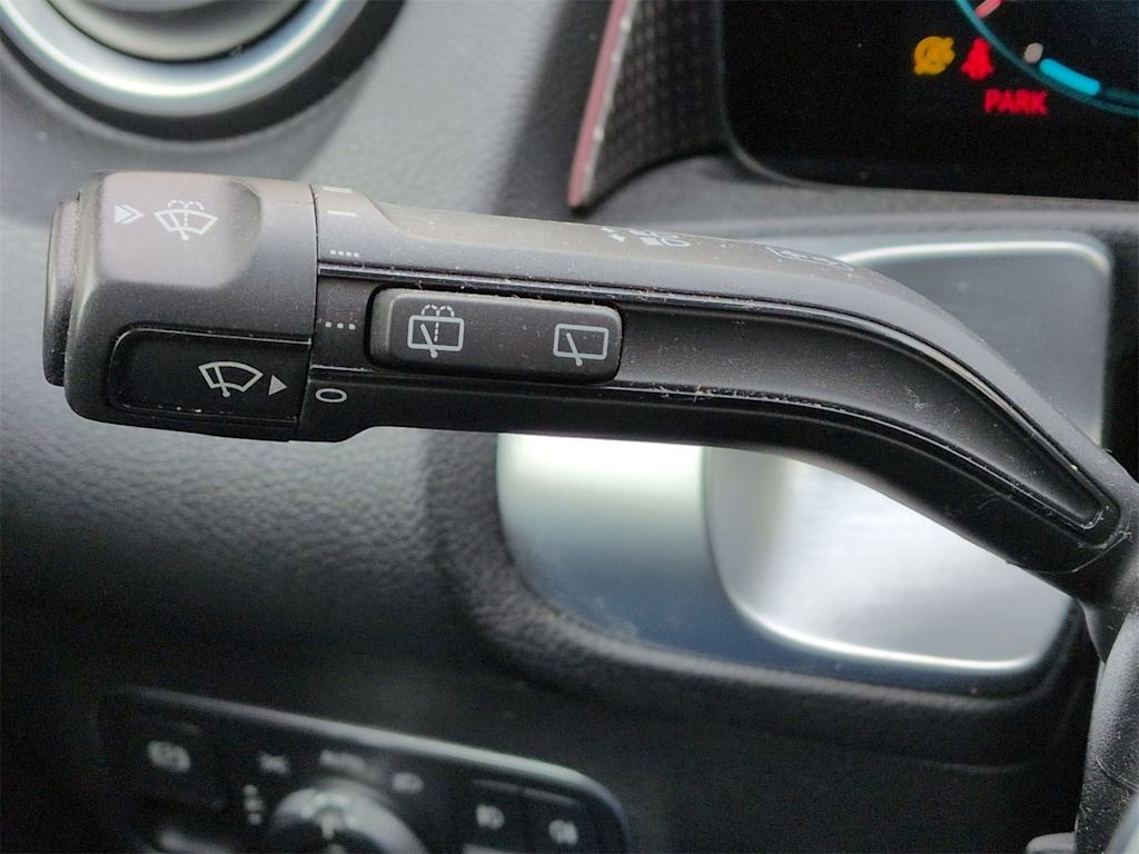 Thumbnail: 2022 Mercedes-Benz GLB - 33