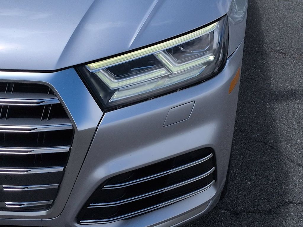 Thumbnail: 2019 Audi SQ5 - 25