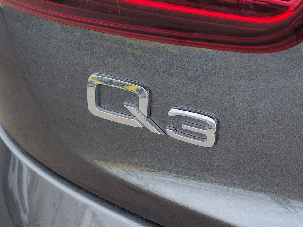 Thumbnail: 2018 Audi Q3 - 26