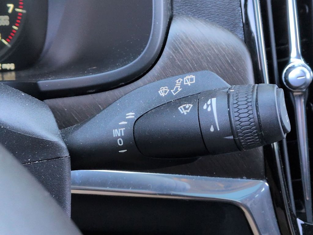 Thumbnail: 2018 Volvo V90 - 34