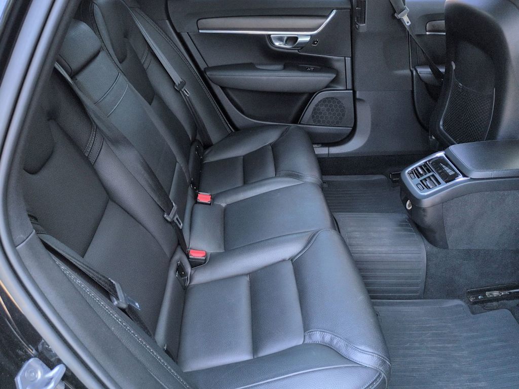 Thumbnail: 2018 Volvo V90 - 30