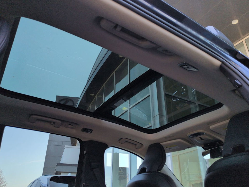 Thumbnail: 2022 Volvo XC90 - 31