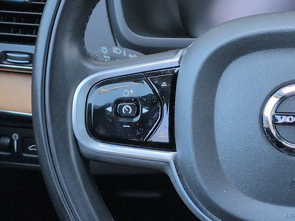 Thumbnail: 2022 Volvo XC90 - 32