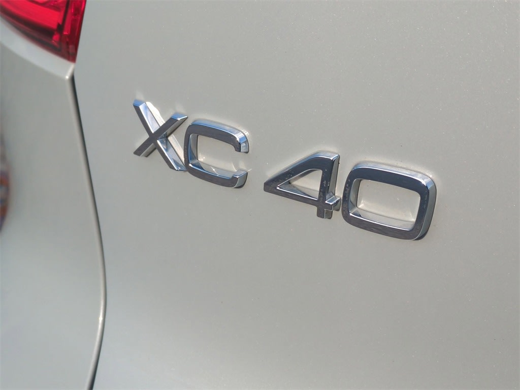 2024 Volvo XC40 B5 Plus 25