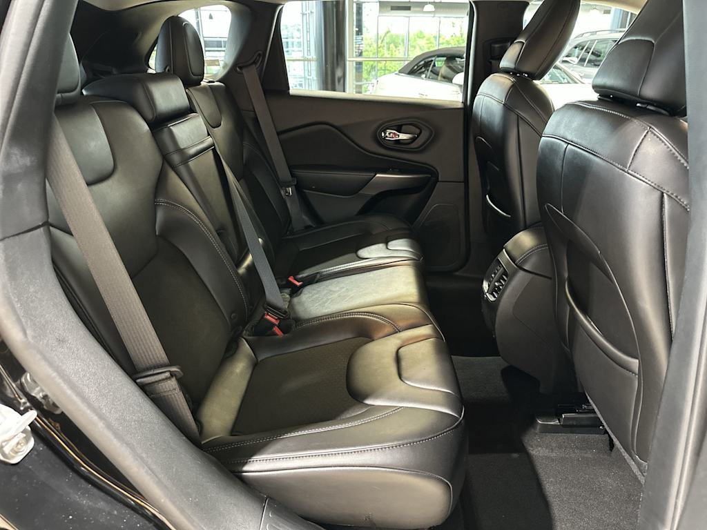 Thumbnail: 2019 Jeep Cherokee - 31