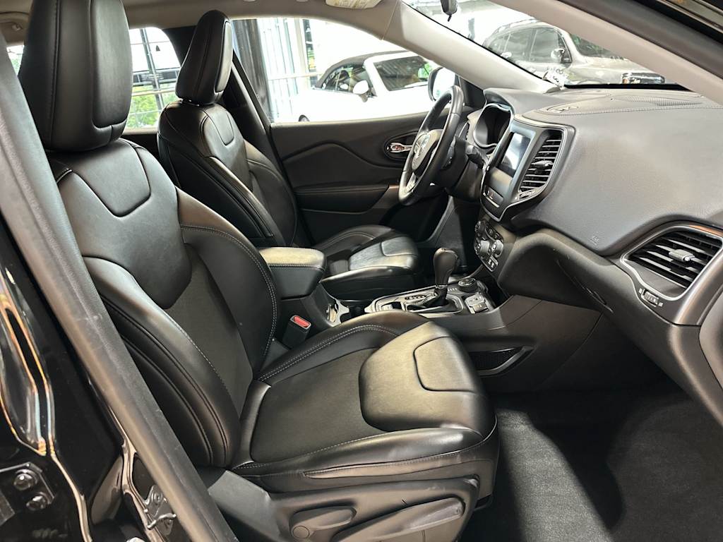 Thumbnail: 2019 Jeep Cherokee - 32