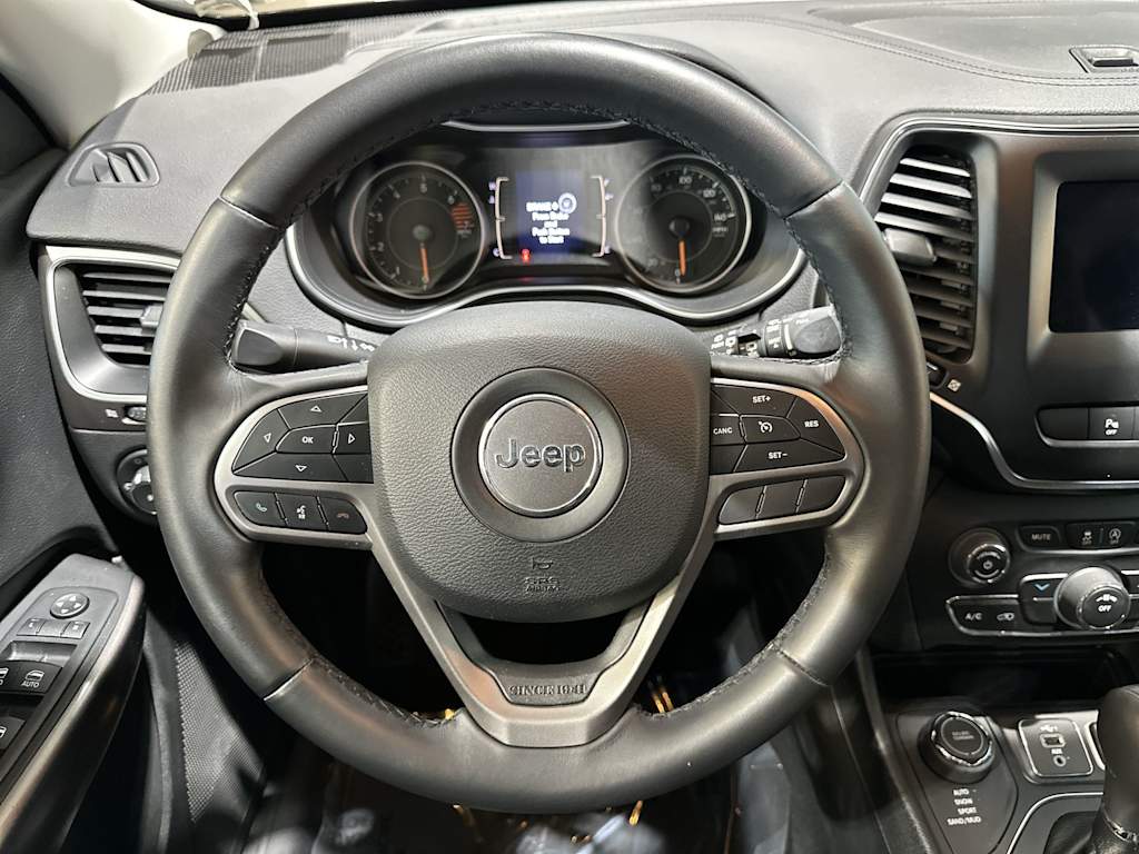 Thumbnail: 2019 Jeep Cherokee - 10