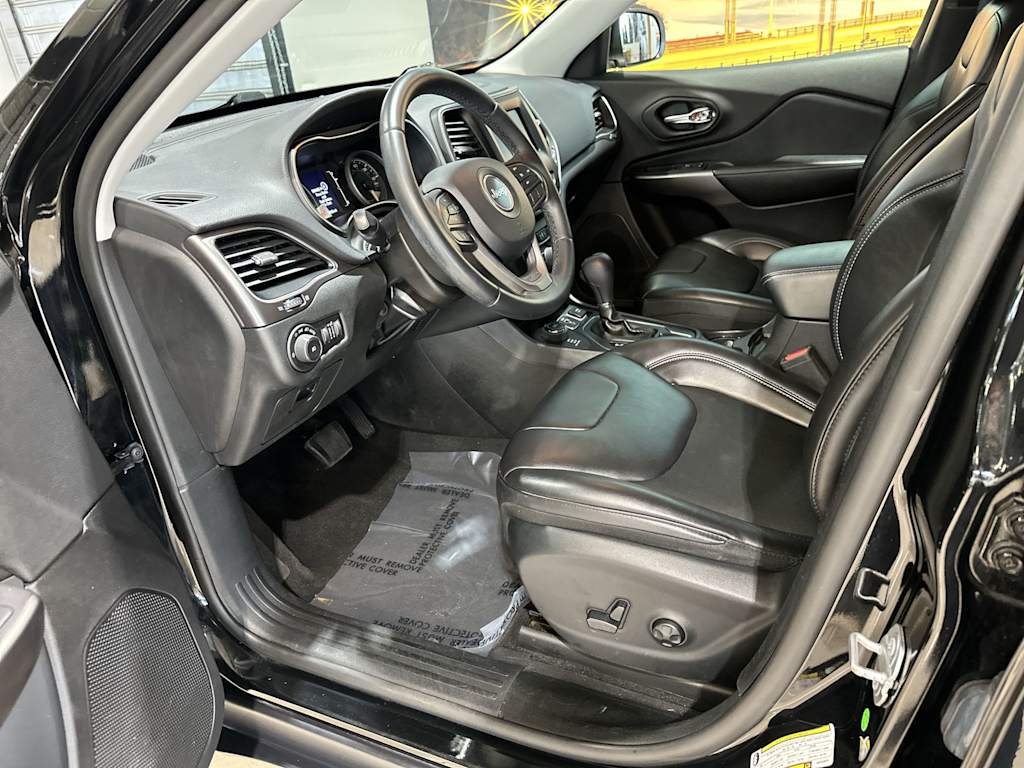 Thumbnail: 2019 Jeep Cherokee - 11