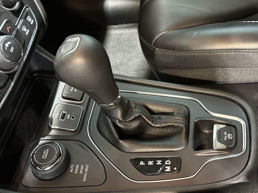 Thumbnail: 2019 Jeep Cherokee - 14