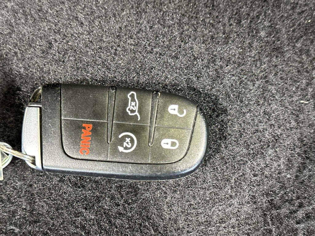 Thumbnail: 2020 Jeep Grand Cherokee - 17