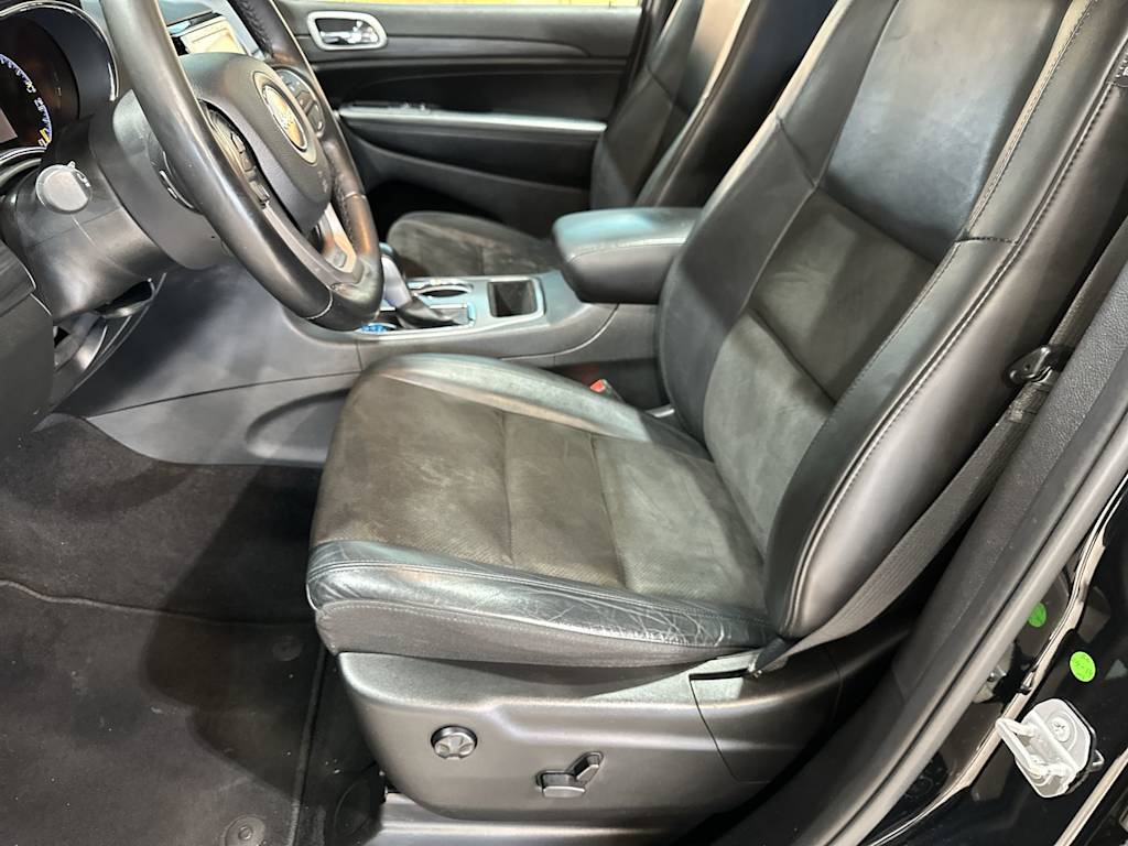 Thumbnail: 2020 Jeep Grand Cherokee - 12