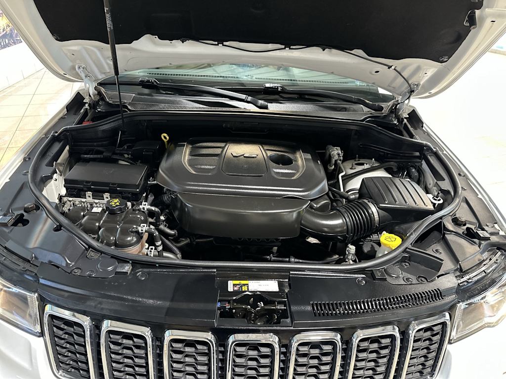 Thumbnail: 2017 Jeep Grand Cherokee - 9