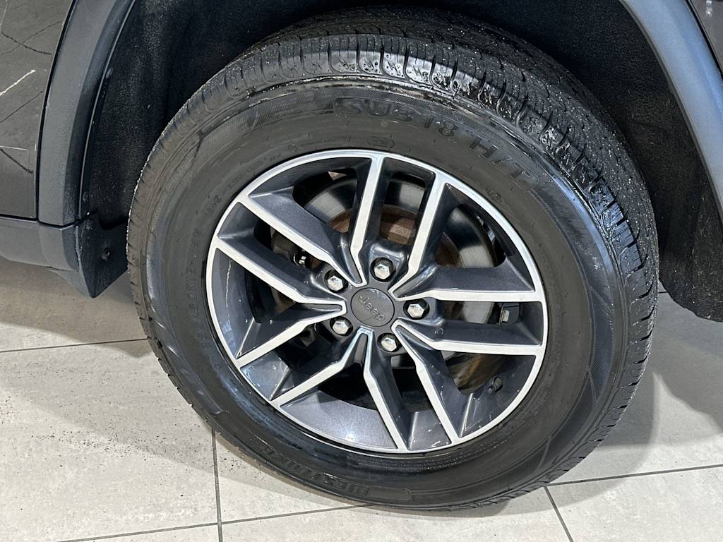 Thumbnail: 2020 Jeep Grand Cherokee - 8