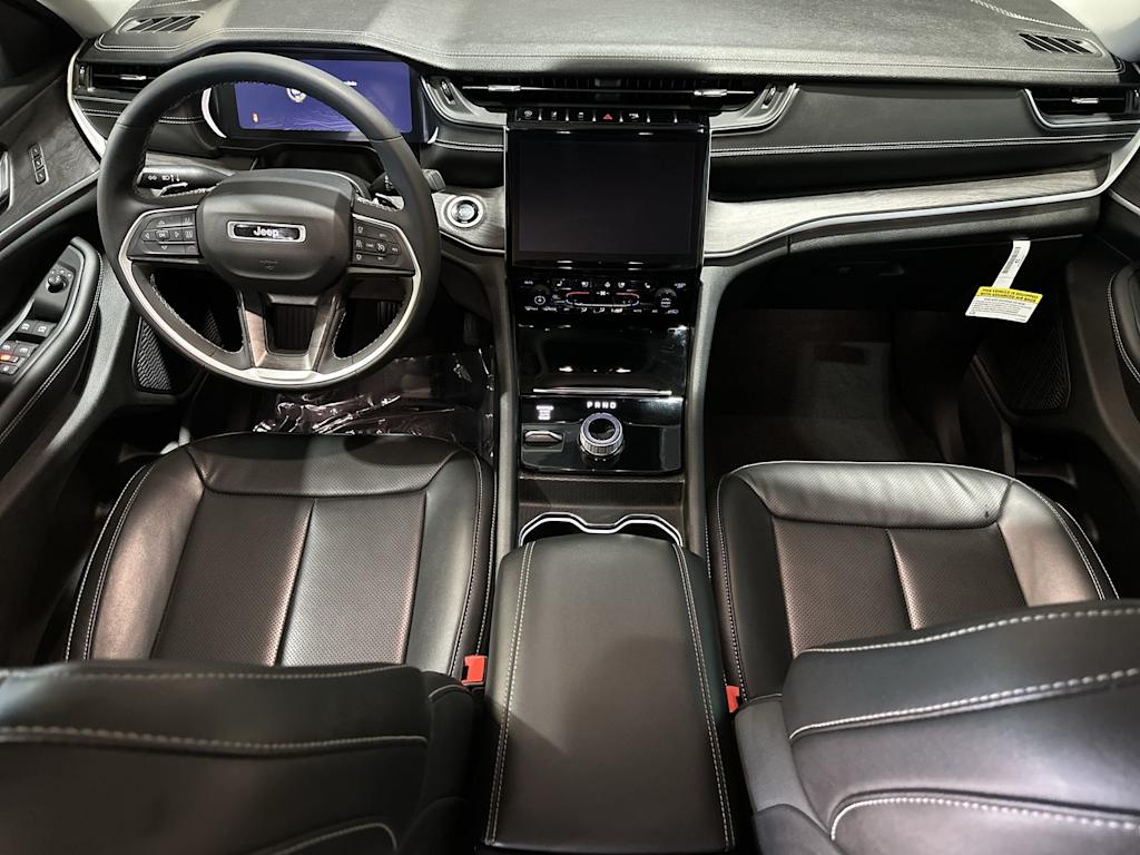 Thumbnail: 2024 Jeep Grand Cherokee - 10