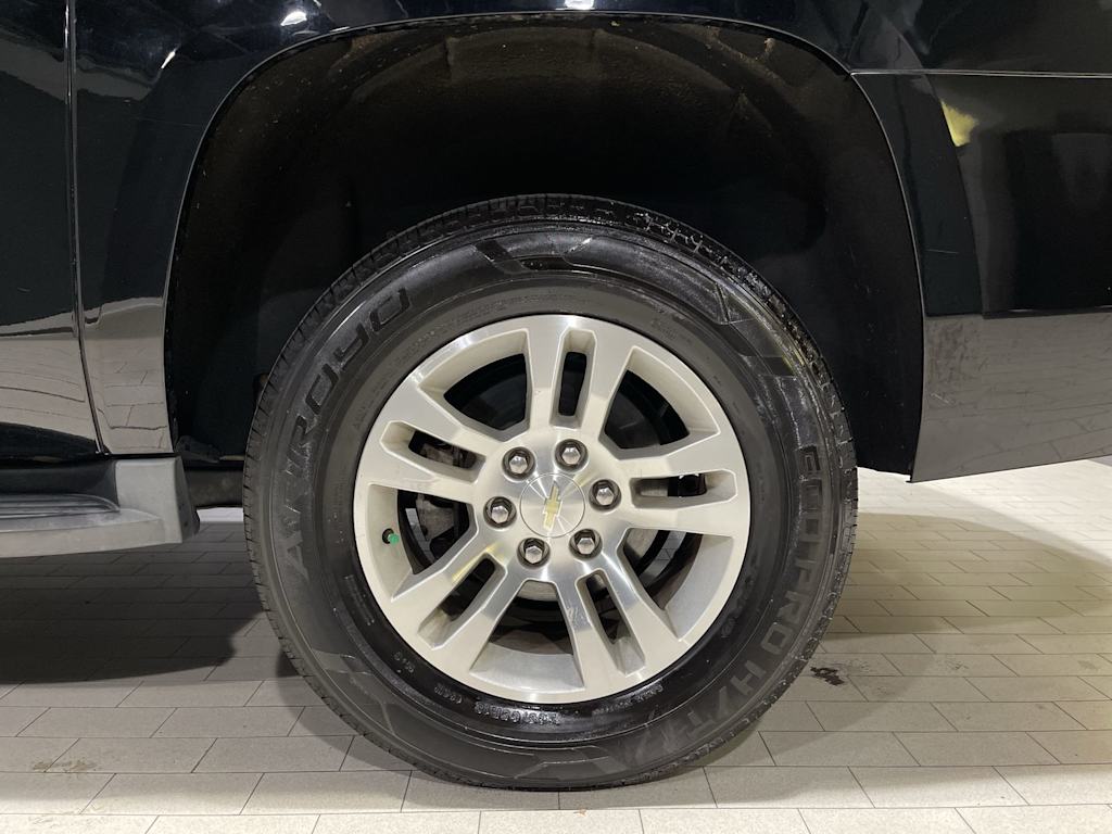 Thumbnail: 2016 Chevrolet Suburban - 8