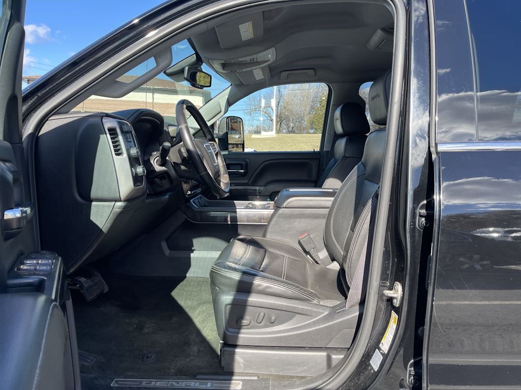 2015 GMC Sierra 2500 Denali 11