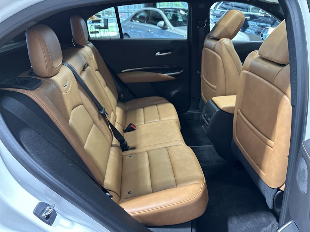 Thumbnail: 2023 Cadillac XT4 - 32