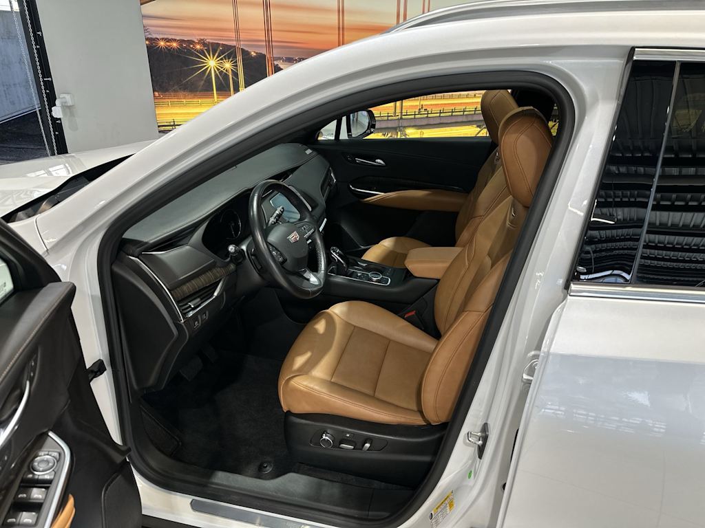 Thumbnail: 2023 Cadillac XT4 - 13