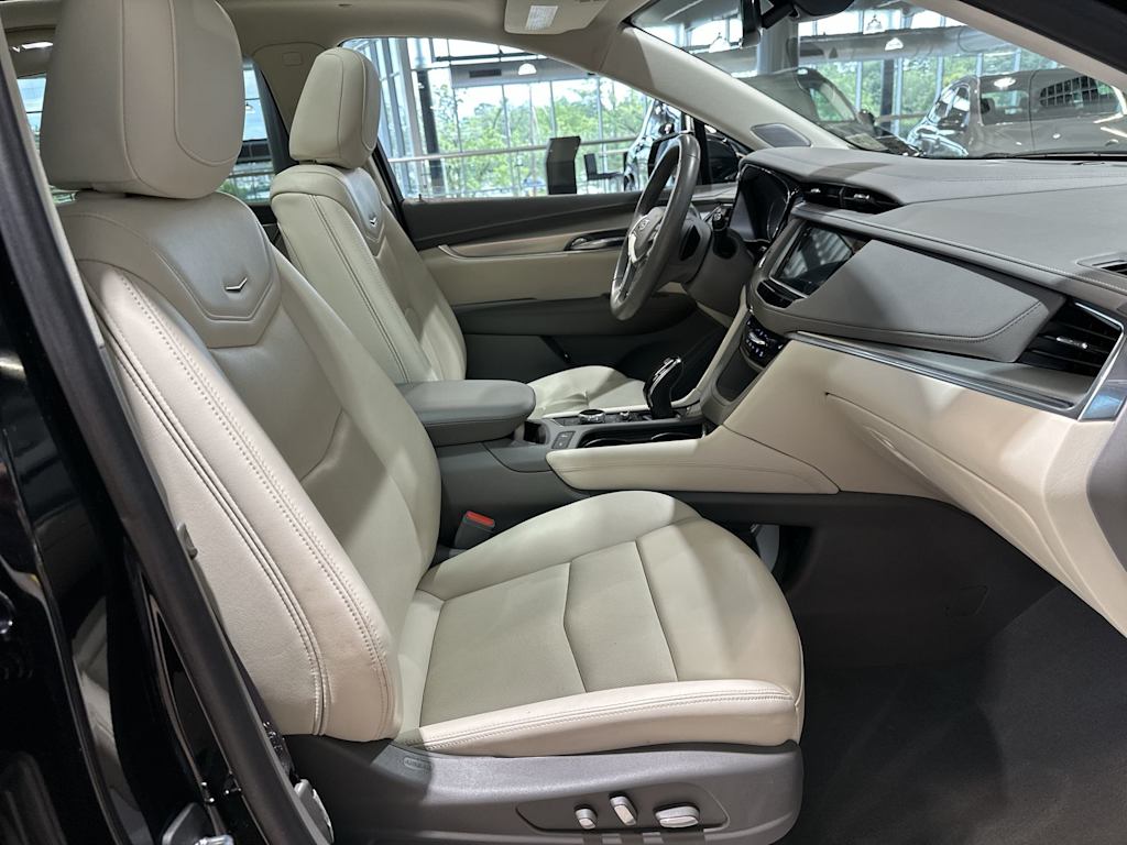 Thumbnail: 2022 Cadillac XT5 - 12