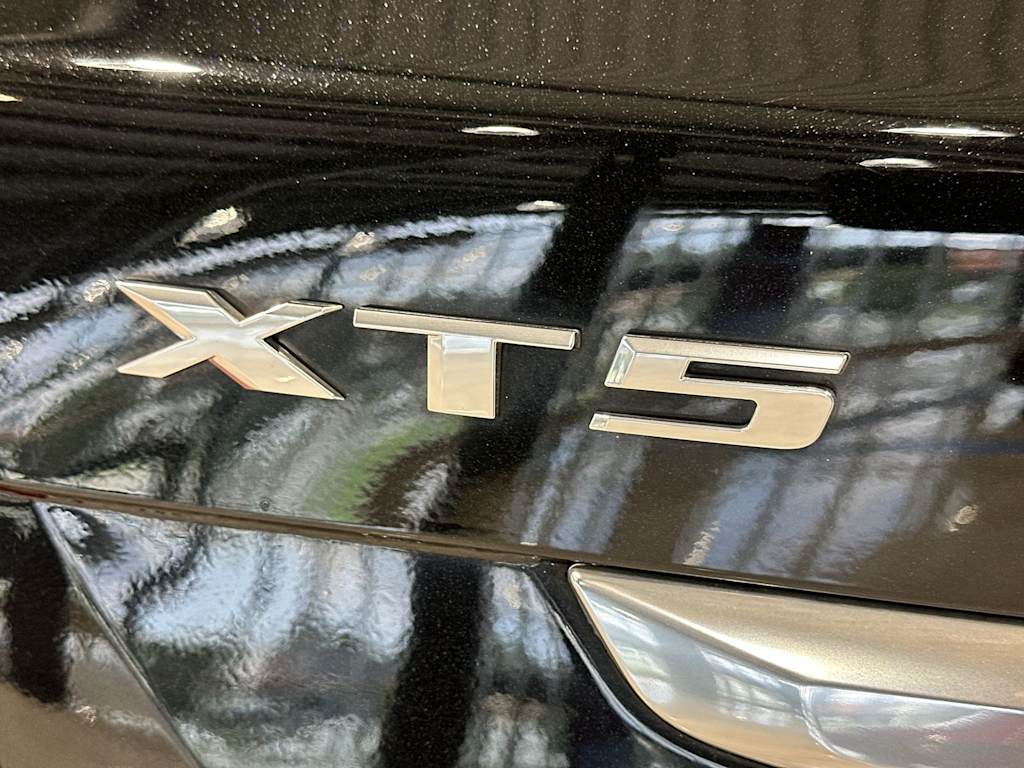 Thumbnail: 2022 Cadillac XT5 - 31