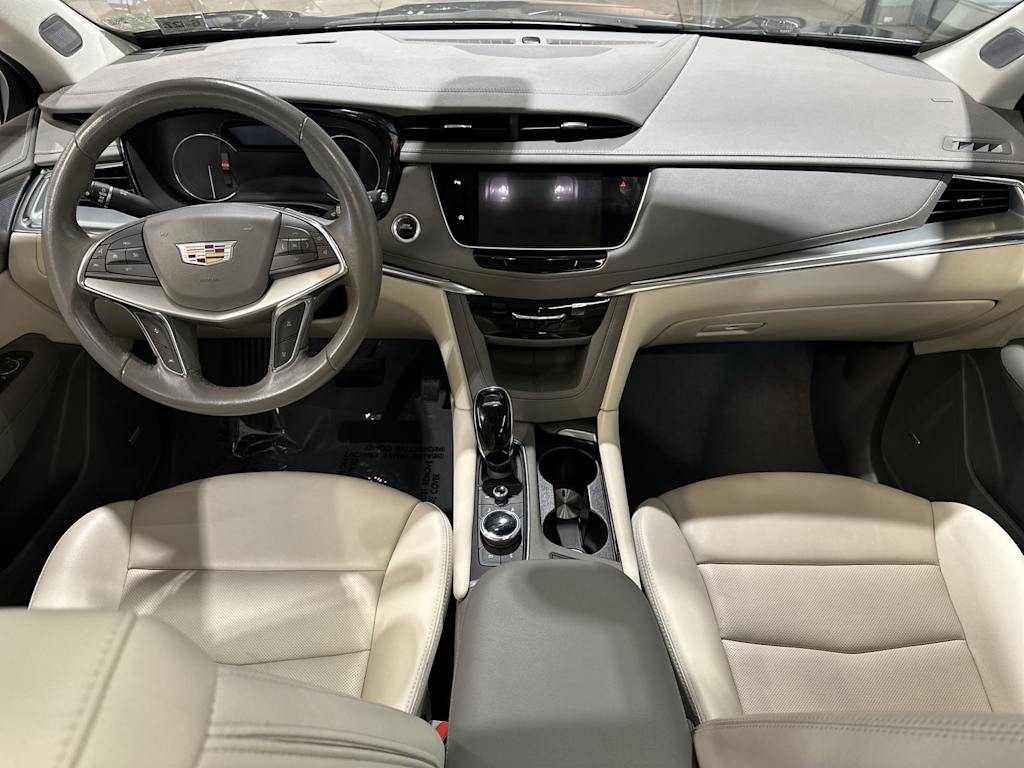 Thumbnail: 2022 Cadillac XT5 - 10