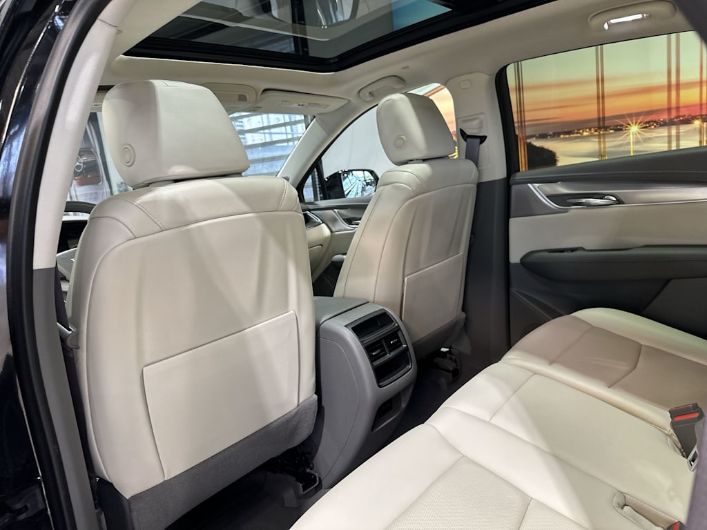 Thumbnail: 2022 Cadillac XT5 - 13