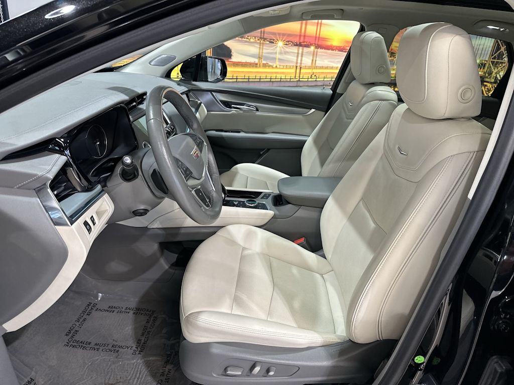 Thumbnail: 2022 Cadillac XT5 - 11